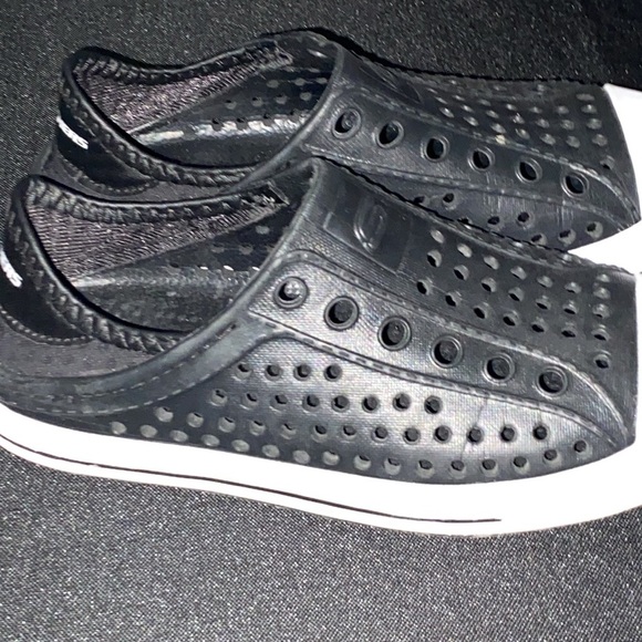 SKECHERS KIDS SIZE 13 BLACK SLIP ON SHOES CLEAN LIKE NEW  EXCELLENT CONDITION - Picture 6 of 11